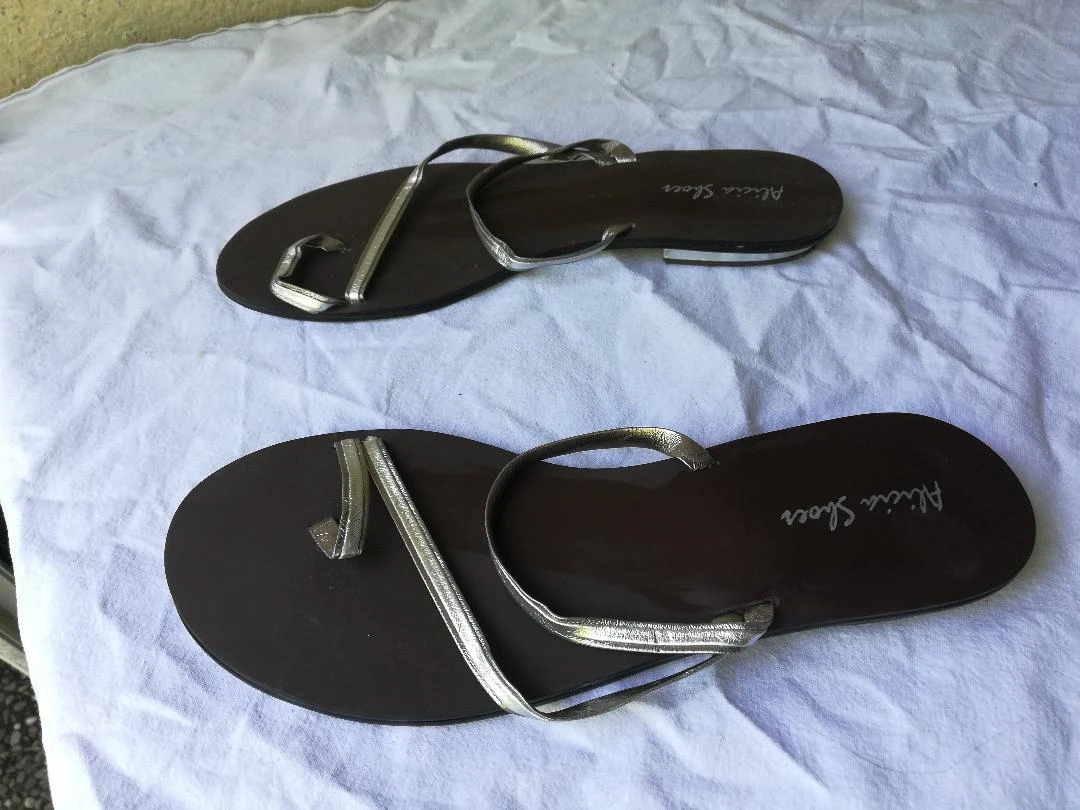 Zilveren teenslippers maat 39 – photo 20